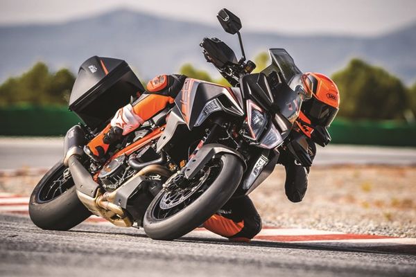 2019 KTM 1290 SUPER DUKE GT