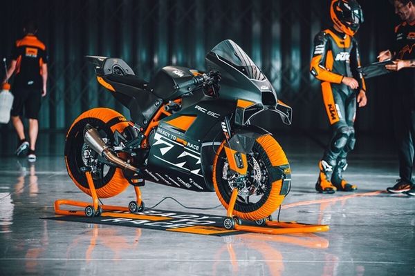 2023 KTM RC 8C