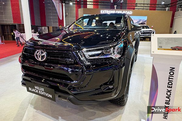 Toyota Hilux Black Edition