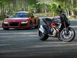Audi R8 VS Ducati Diavel: Race!