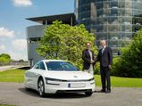 Volkswagen XL1 Gets Delivered To First Happy Customer 