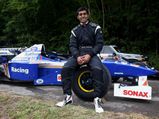 Karun Chandhok Takes Damon Hills 1996 F1 Car For A Spin