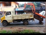 Video: Smooth Operator Loads Excavator On To Truck In Style