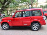 Mahindra Introduce In-Car Dustbins Supporting Swachh Bharat Campaign