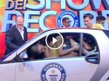 20 Cheerleaders Squeeze Into Miniscule Smart Car To Claim World Record
