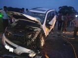 Mahindra XUV500 Crashes Into Tractor And Occupants Walk Away Unscathed