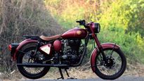 JEDI Customs Modifies A Royal Enfield Classic 350 Into A Retro Looking Motorcycle  