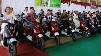 Kinetic Green Delivers Over 200 Flex Electric Scooters To Class 12 Students In Madhya Pradesh