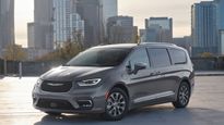 Jeep Wrangler, Chrysler Pacifica, Fiat 500e Win Big At 2024 Newsweek Autos Awards