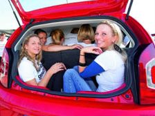 16 Girls Packed Inside Volkswagen Up!
