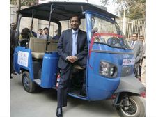 Mahindra Unveils World's First Hydrogen Auto