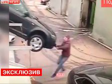 Audi A3 Sans Handbrakes Rolls Down Incline, Almost Crushes Man
