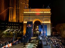 Robbie Maddison Jumps Of Arc De Triomphe At Paris Las Vegas