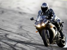 Yamaha Recalls YZF-R1 From India; Headlight Issue