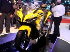 Bajaj Pulsar 200SS Caught Testing; Launch Soon