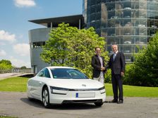 Volkswagen XL1 Gets Delivered To First Happy Customer