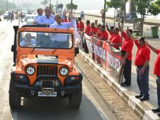 Mahindra Achieves Milestone Of 50 Lakh Vehicles With Human Chain
