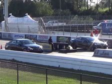 Video: Tesla Model S P85D Vs Mercedes-Benz E63 AMG S Drag Race