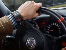 Smart Watch Makers To Warn Customers Of Danger While Driving