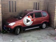 Best Parking Manoeuvre In Tight Space Demonstrated In China