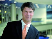 2015 Frankfurt Motor Show: BMW CEO Harald Krueger Faints!