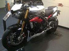 2016 Triumph Speed Triple R Photos Leaked Ahead Of Launch