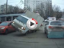 Why You Should Not Park Near The Tram Lines In Russia - Video