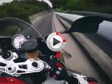 BMW S1000RR Clips Guardrail, Loses Mirror - Video