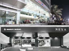 Comparison: Maruti Nexa Showroom vs Maruti Dealership