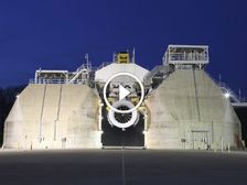World's Largest Jet Engine Screams Into Life - Video