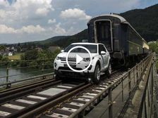 Video: Land Rover Discovery Sport Pulls A 100-Ton Train