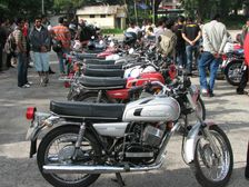 Relaunch The Iconic Yamaha RD 350 Please — Here's A Petition Too