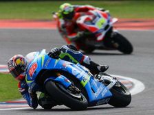 MotoGP Malaysia: Vinales Tops FP3, Crutchlow Crashes