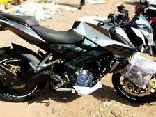 2017 Bajaj Pulsar 200NS Black And White Variant Spied