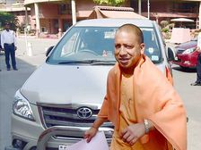 Chief Minister’s Motorcade Car Towed Away For Parking In The Wrong Place