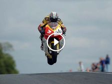 Unexpected Guest At The 2017 Isle Of Man TT Fights For Survival — Video