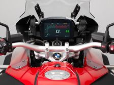 BMW Motorrad Introduces Optional Instrument Cluster With New Features