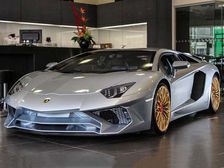 Last Lamborghini Aventador SV Gets Porsche Paint Job