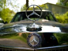 Mercedes-Benz Will No More Offer The Three-Pointed Hood Ornament On The C-Class