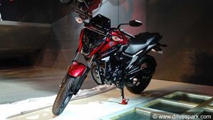 Honda X-Blade Top Features You Should Know: Full-LED Lights, Digital Speedo, Five Colours & More