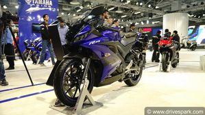 Yamaha YZF-R15 V3.0 First Look Review — Racing DNA Evolved!