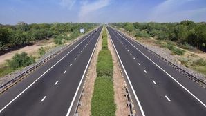 Express Highway Speed Limit In India Raised — New Speed Limit For Car Stands At 120km/h