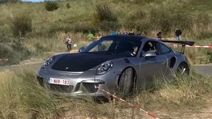 Porsche 911 GT3 RS (991) Ends Up In Some Nice Belgian Grass After Driver Misjudged A Corner