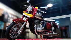 Jawa Deliveries Commence Nationwide — First Customer Takes Delivery In Indore