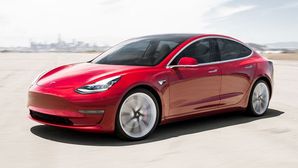 Apple Hires Tesla’s Electric Powertrain Boss — Cupertino Car Project Back on Track?