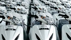 Honda Forecasts Sharp Drop In Demand For Scooters; Cuts Production By 15-20 Percent