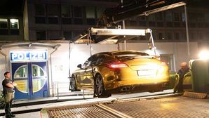 Porsche Panamera Seized By Police Because Of Shiny Golden Wrap