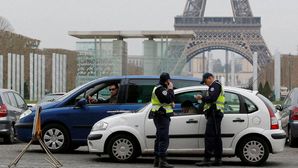 Paris Restricts Car Use To Reduce Air Pollution — Can India Follow?