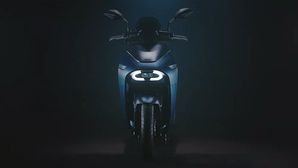 Yamaha Unveils Electric Scooter With Removable Batteries