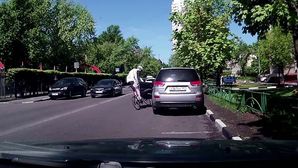 The Right Way To Open A Car Door: Dutch Reach Technique Explained